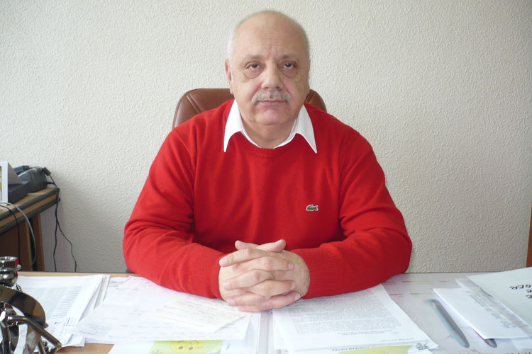 Directorul Negoescu cere Ministerului Sănătăţii să-i scoată din incompatibilitate pe medicii care vor să lucreze şi în Policlinică