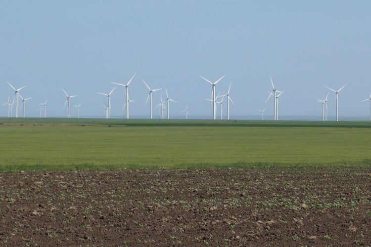 Fără fonduri europene pentru investiţiile în parcurile eoliene şi solare