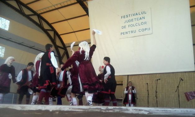 Ansamblul „Doruleţul”, câştigătorul Festivalului Judeţean de Folclor pentru Copii