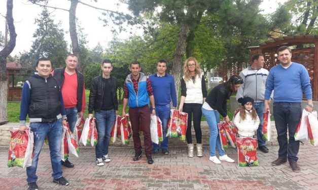 De la tinerii pesedişti din Babadag: cadouri de Paşte pentru copiii din oraş
