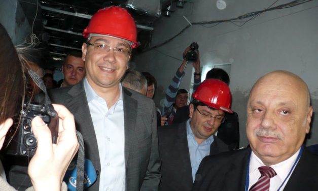 Premierul Victor Ponta, în vizită pe şantierul de la Spitalul Judeţean