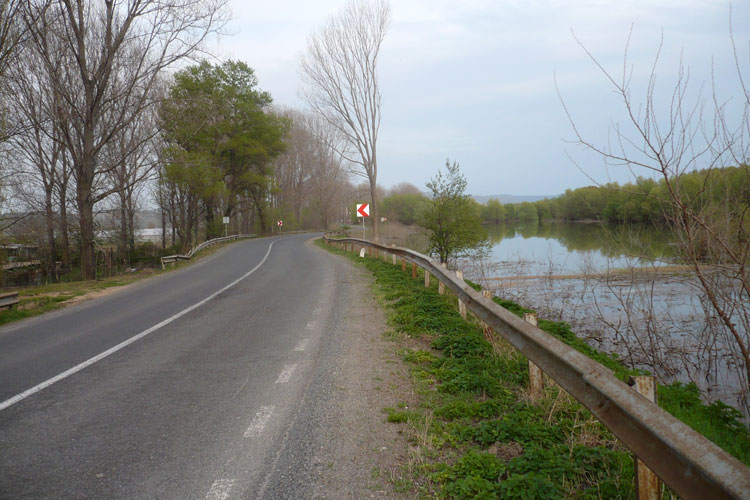 Se circulă în condiţii normale pe digul-şosea Măcin-Smârdan
