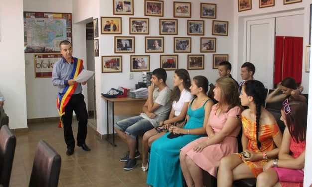 Elevii din Luncaviţa care au excelat la examenele naţionale, premiaţi de primarul Ştefan Ilie