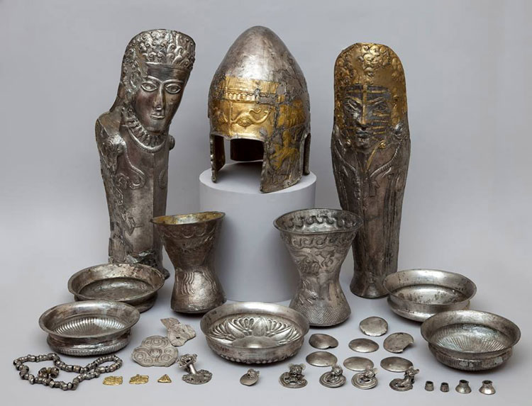 Podoabe de aur descoperite în siturile arheologice din Tulcea, expuse la Muzeul de la Satu Mare