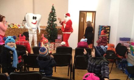Peste 80 de copilaşi din comuna Frecăţei, vizitaţi în avans de Moş Crăciun