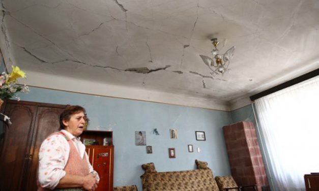 Tulcenii zgâlţâiţi de cutremurul din 22 noiembrie cer să fie despăgubiţi