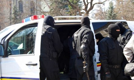 Raid al ofiţerilor DIICOT în zona Isaccea, la traficanţii de etnobotanice contrafăcute cu otravă