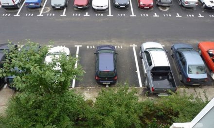 Şoferii tulceni, aşteptaţi la primărie pentru a-şi reînnoi rezervarea locului de parcare