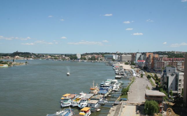 Operatorii turistici şi armatorii portuari ameninţă cu ample acţiuni de protest în Portul Tulcea