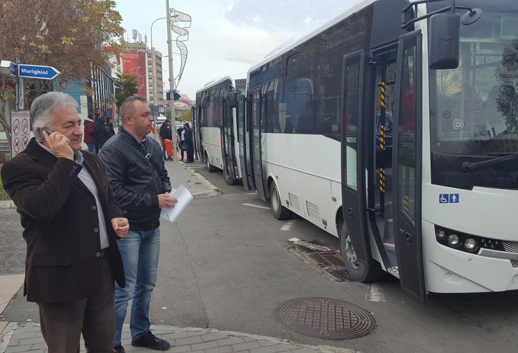 Primăria a achiziţionat două autobuze noi pentru transportul în comun