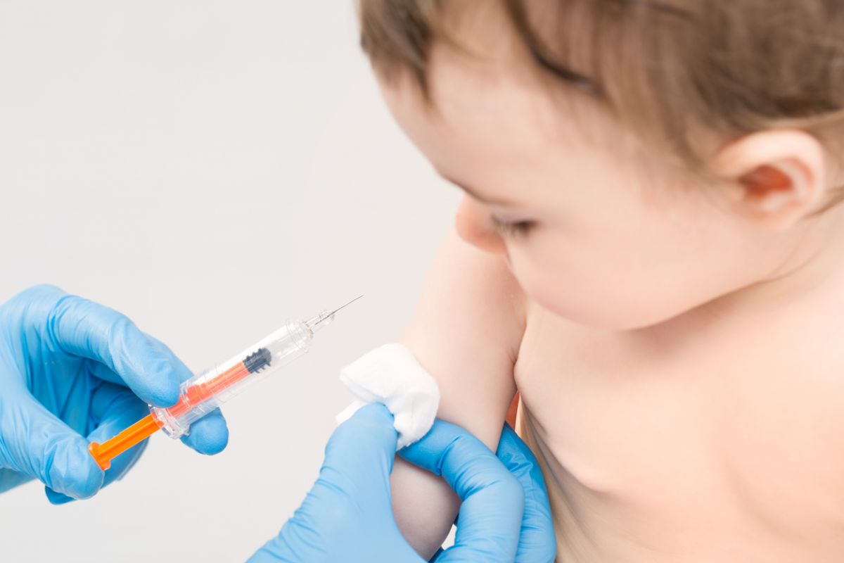 Vaccinurile, sperietoare şi la Tulcea: lunar, zeci de părinţi refuză să-şi imunizeze copiii