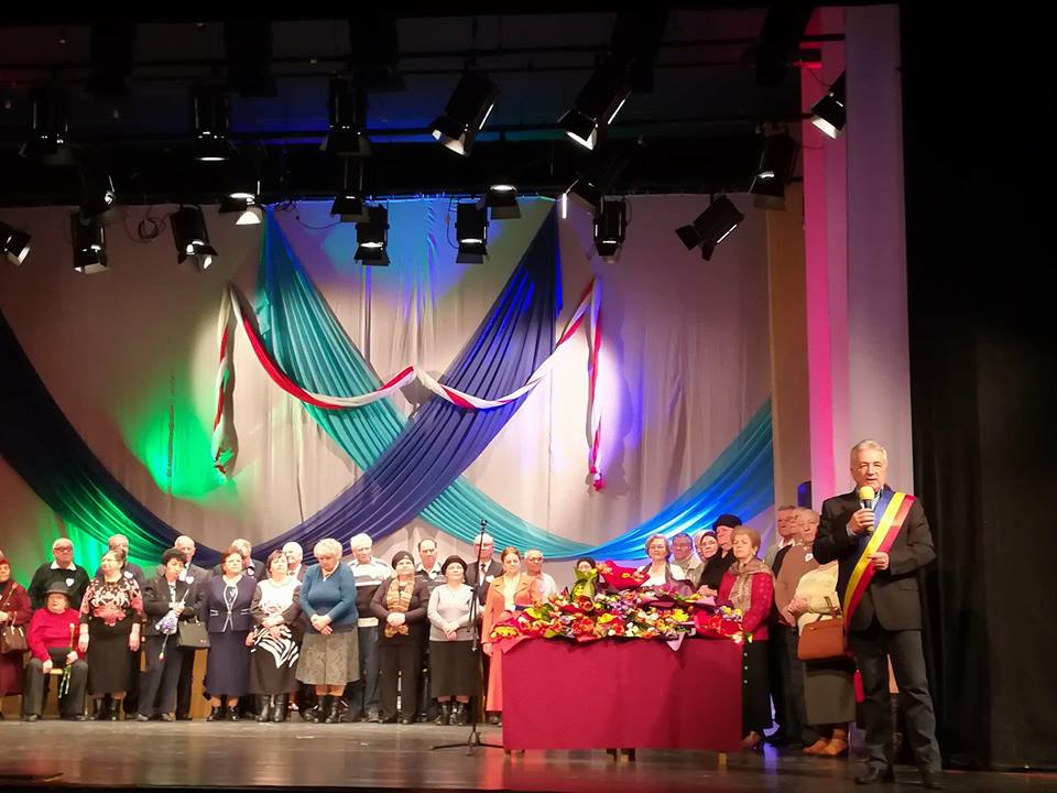 Cuplurile din Tulcea care au împlinit 50 de ani de căsătorie, premiate de primarul Hogea de „Ziua Femeii”