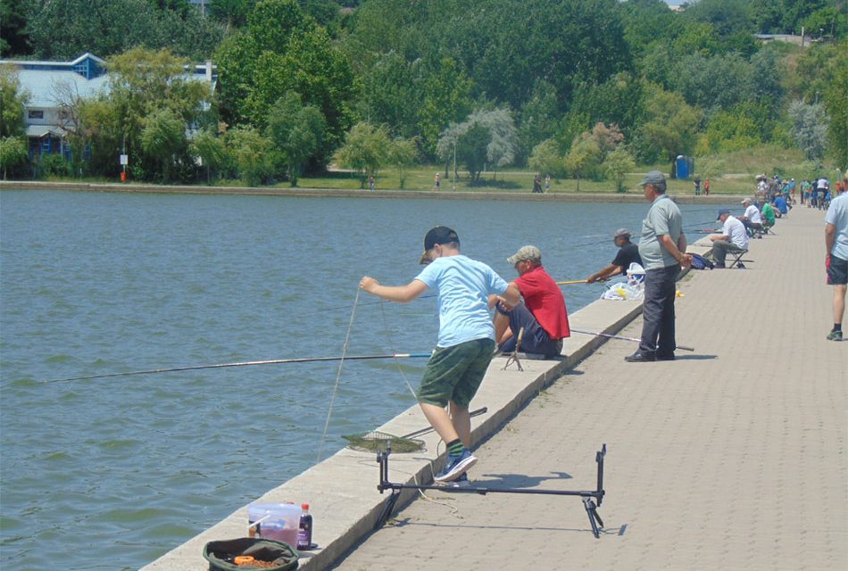 De astăzi, tulcenii au liber la pescuit pe lacul Ciuperca