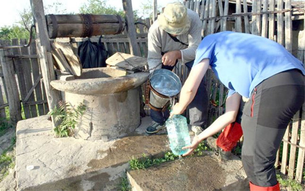 Sate întregi din judeţ afectate de secetă: locuitorii primesc apă cu raţia
