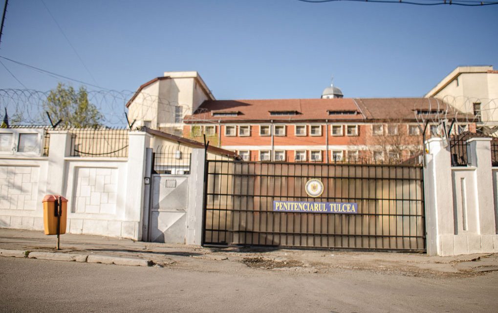 Doi agenţi de la Penitenciarul Tulcea, prinşi în flagrant când luau mită