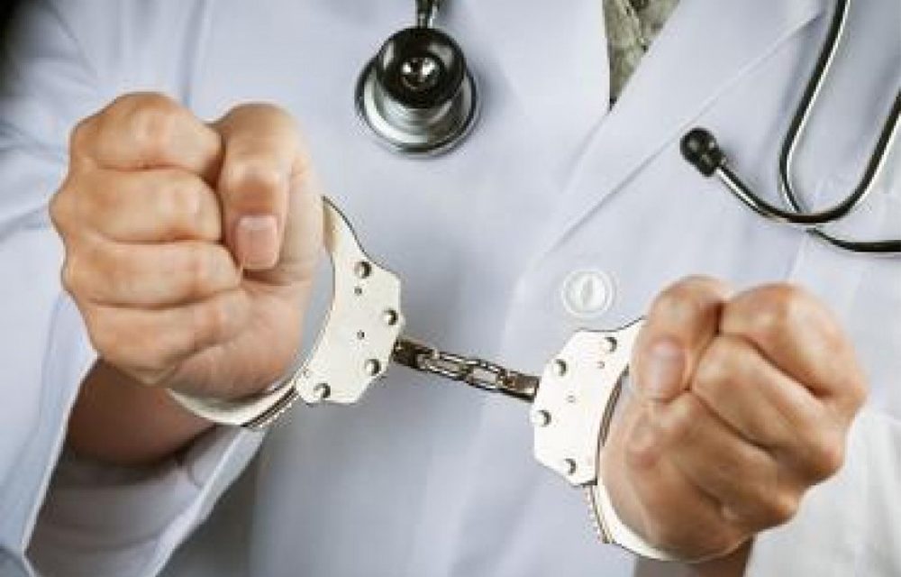 Medicul ginecolog Deniz-Taniure Dumitrache rămâne în arest