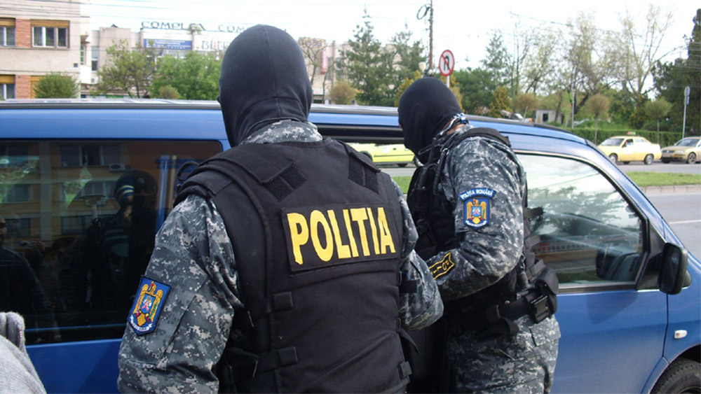 Doi bărbaţi din Măcin, arestaţi pentru trafic de minori şi proxenetism