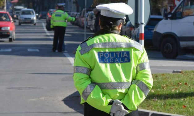 Poliţişti locali acuzaţi că nu sunt politicoşi şi nu vorbesc corect gramatical