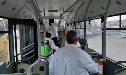 Autobuzele din municipiu, dezinfectate pentru prevenirea infectării cu coronavirus