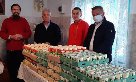 Primăria Tulcea este aproape de bătrâni: pachete cu produse lactate oferite vârstnicilor