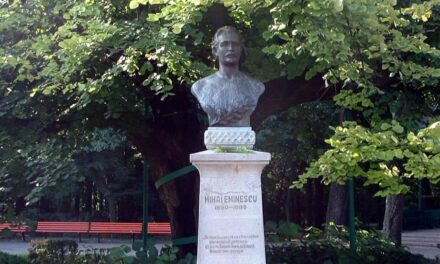 Primăria Tulcea a solicitat refacerea bustului lui Mihai Eminescu * Lucrarea nu corespunde din punct de vedere artistic şi fizic