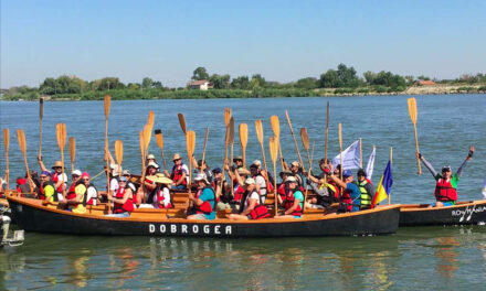 Caravana AUR: tură de cinci zile de vâslit în canotci şi caiace, prin Delta Dunării
