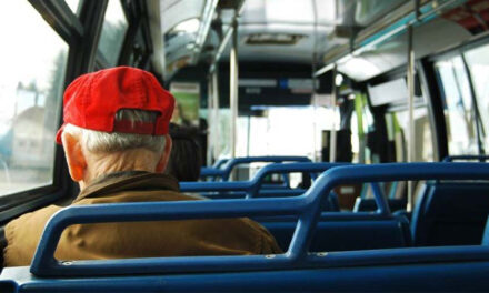 Peste 7.600 de pensionari tulceni pot solicita cardurile gratuite pentru transportul în comun