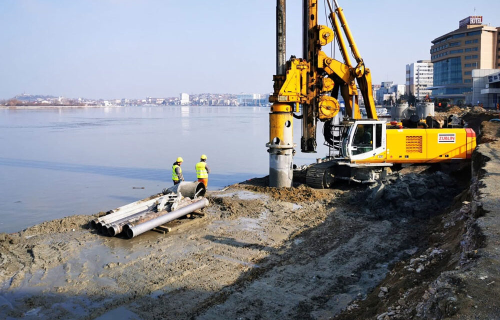 Lucrările de modernizare a portului şi falezei Dunării, executate în proporţie de 25%