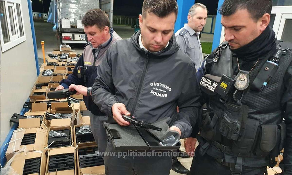 Captură record – 2.850 de pistoale cu glonţ, găsite într-un camion la PTF Isaccea