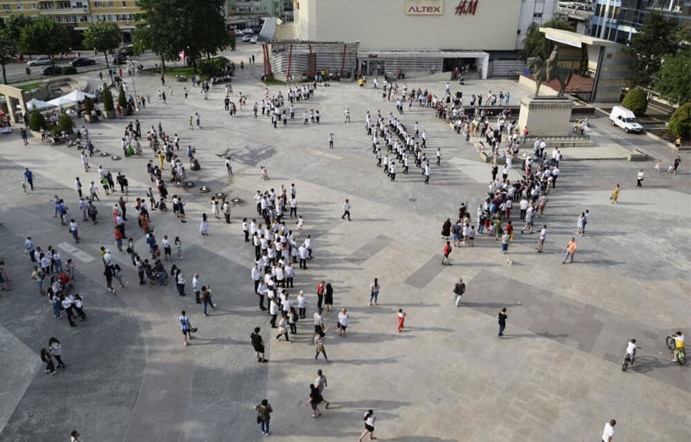 De Ziua Universală a Iei, 250 de tulceni au dansat în Piaţa Civică