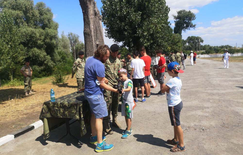Sute de persoane au vizitat portul militar din Tulcea cu prilejul Zilei Porţilor Deschise
