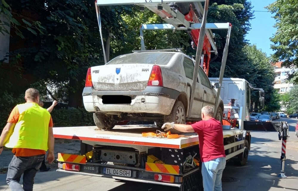 Proprietarii a şapte maşini abandonate în municipiu, notificaţi să le ridice