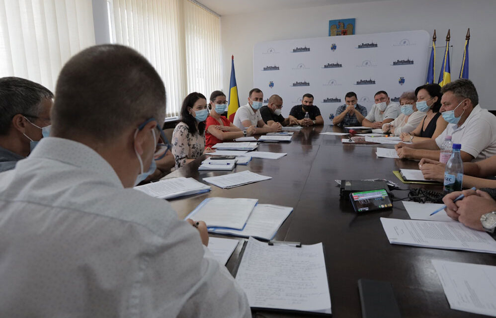 Taximetriştii din municipiu, mulţumiţi de negocierile cu Primăria Tulcea