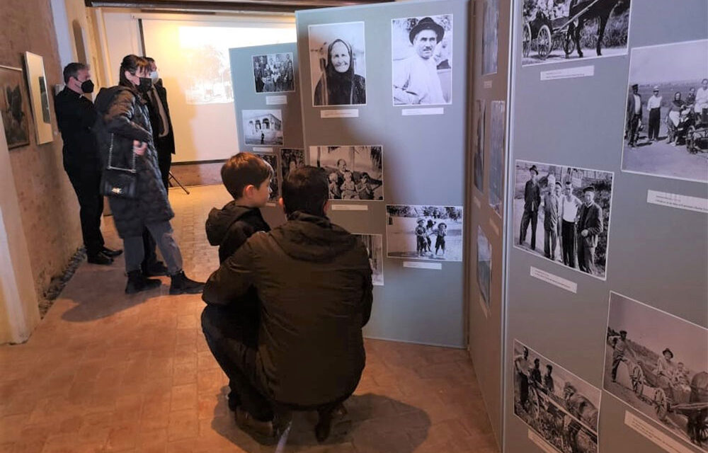 Momente de nostalgie la expoziţia fotodocumentară despre comunitatea germanilor din Malcoci, la Casa Avramide