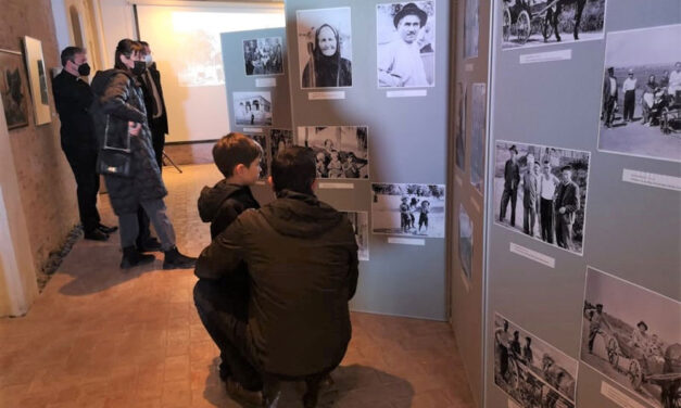 Momente de nostalgie la expoziţia fotodocumentară despre comunitatea germanilor din Malcoci, la Casa Avramide