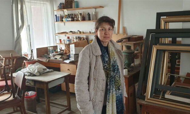 Veronica Oancea, câştigătoarea premiului special al juriului la Bienala internaţională de pictură „Alexandru Ciucurencu”