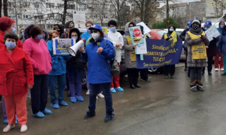 Proteste în curtea Spitalului Judeţean de Urgenţă Tulcea: sindicaliştii, nemulţumiţi de nivelul salariilor