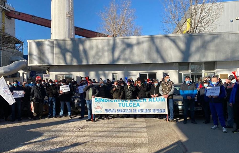 Birocraţia amână protestul angajaţilor Alum Tulcea