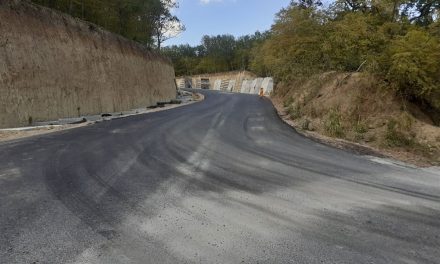 Se fură dalele şi indicatoarele rutiere de pe noul drum Babadag-Enisala
