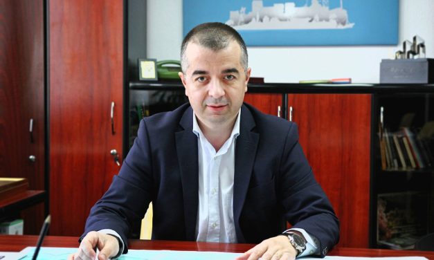 Primăria Tulcea investeşte în educaţie: peste 2.800 de elevi tulceni vor primi tablete şcolare