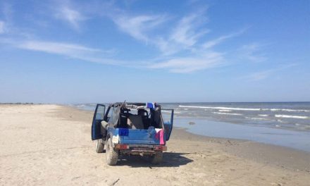 Regulament nou, reguli vechi: fără maşini, skijeturi, campare sau instalare de beach-baruri pe plajele din Deltă
