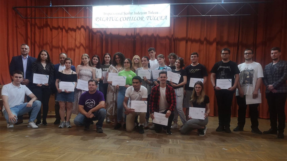Elevii voluntari în vama Isaccea în sprijinul refugiaţilor din Ucraina, premiaţi