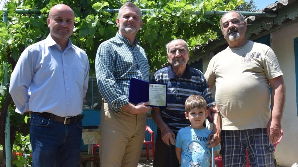 Gheorghe Neacşu, veteran de război din Garvăn, aniversat la 100 de ani