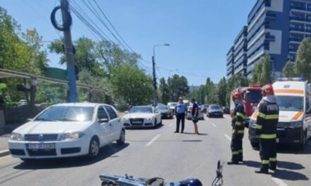 Ambulanţă din Tulcea ce transporta un bebeluş, implicată într-un accident la Constanţa