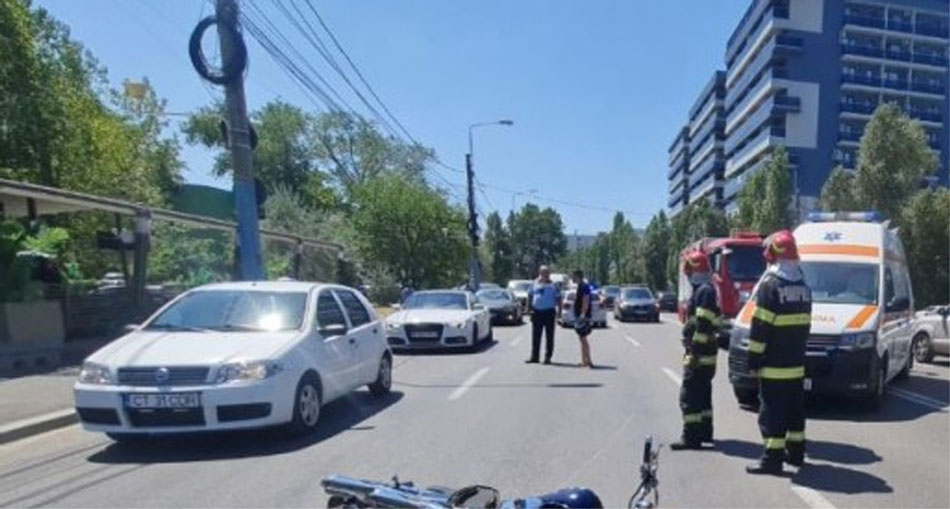 Ambulanţă din Tulcea ce transporta un bebeluş, implicată într-un accident la Constanţa