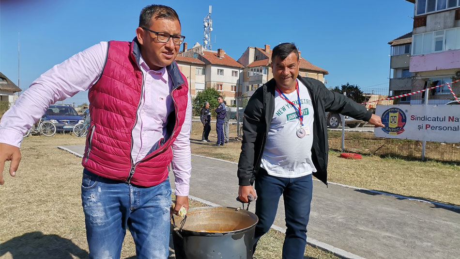 Chilia Over: Primarul Timur Ciauş îi aşteaptă cu borş de peşte pe ciclişti