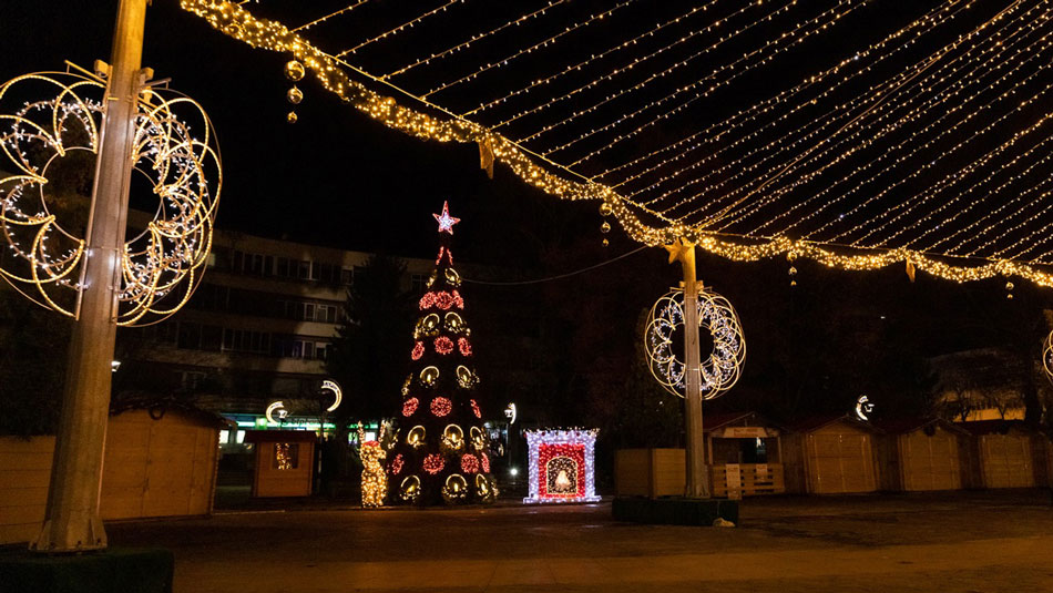 Luminiţele de Crăciun în municipiu, pe mod economic