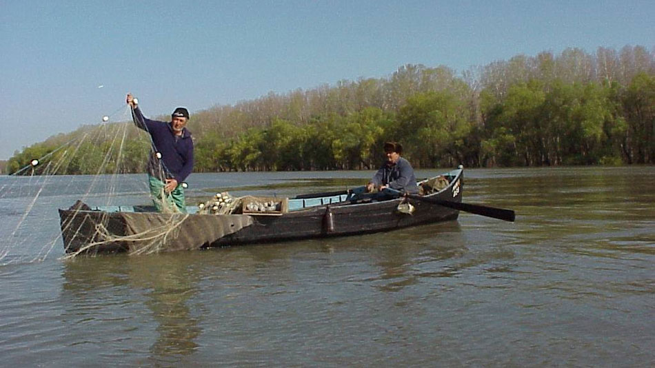 Pescarii din Delta Dunării vor fonduri europene pentru a-şi păstra bărcile de lemn