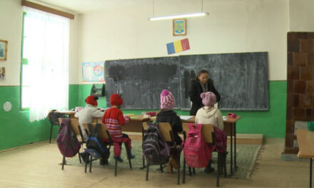 Toţi copiii din satele Deltei învaţă în clase simultane