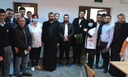 Elevi seminarişti şi preoţi au donat sânge, la iniţiativa Episcopiei Tulcii